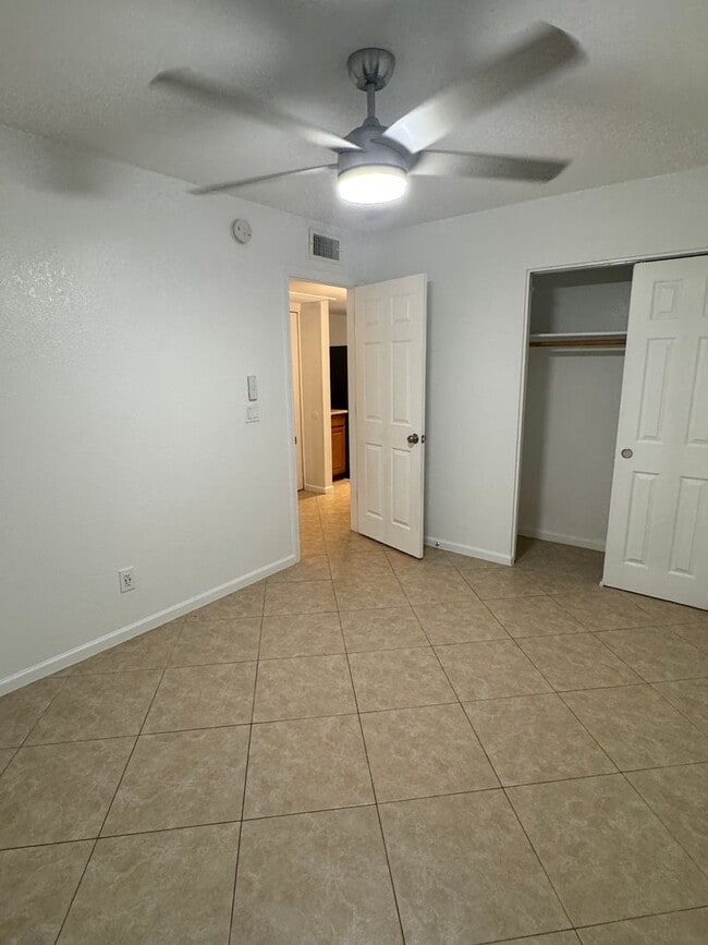 Building Photo - 2-Bedroom Condo in Prime Mesa Location!