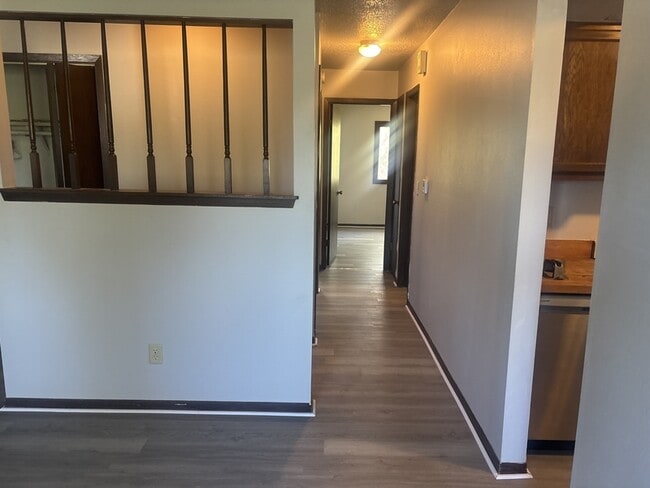 Building Photo - 1520 Oak Ridge Ln SE