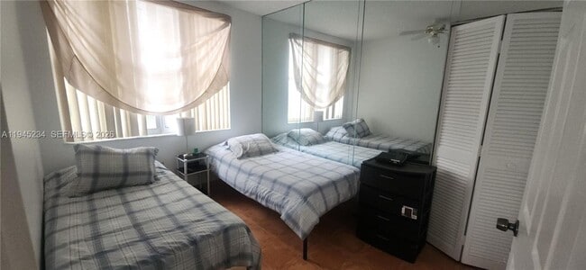 Building Photo - 1985 S Ocean Dr