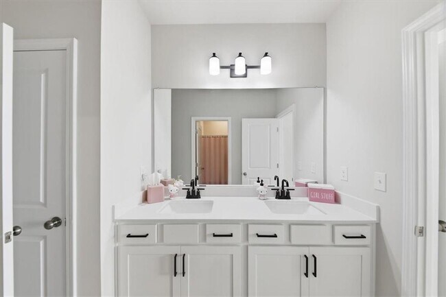 Building Photo - 3939 Alderstone Dr