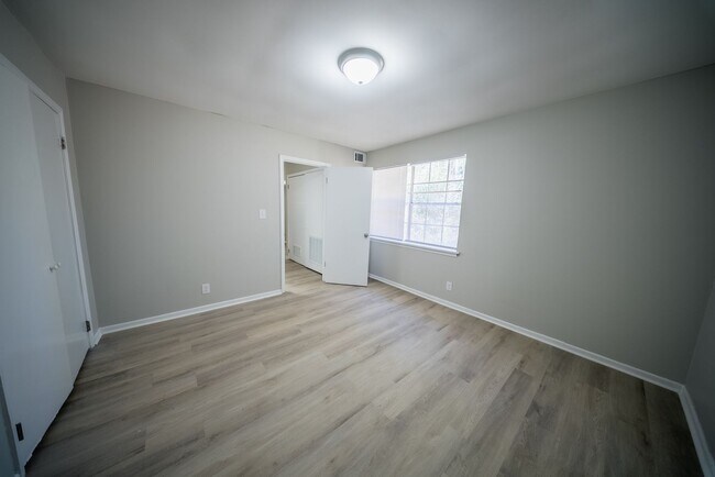 Building Photo - 203 Johnson St