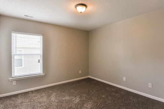 Building Photo - 7211 Great Laurel Dr