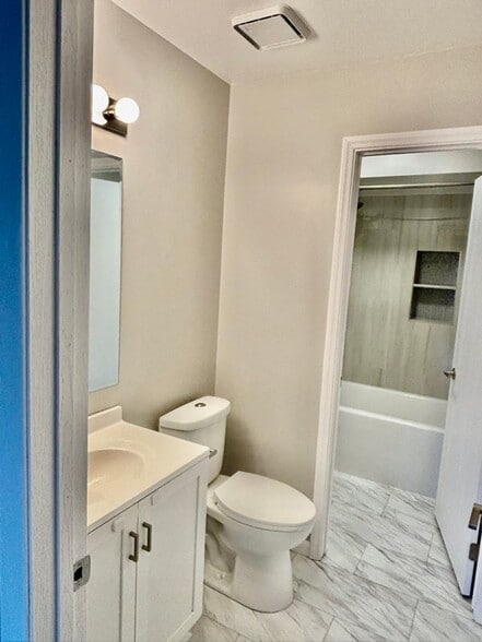 Building Photo - 16 Echo Ct