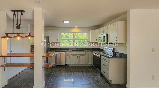 Building Photo - 3 BR / 1 BA East Ridge home for lease!