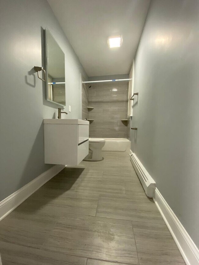 Building Photo - 378 Orchard St