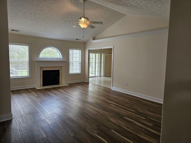 Building Photo - Beautiful 3 bedroom, 2 bath duplex with two car garage. - NO PETS