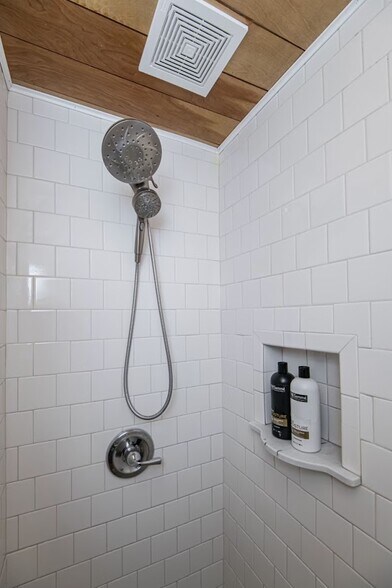 Building Photo - 917 3rd St NE