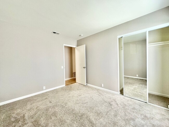 Building Photo - Beautiful 4Bd/2Ba located in Mira Mesa!