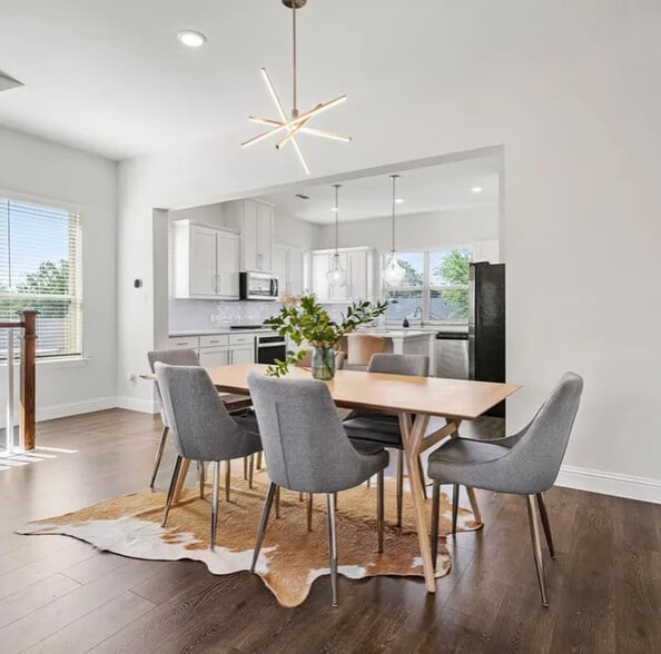 Primary Photo - 2228 Palomino St