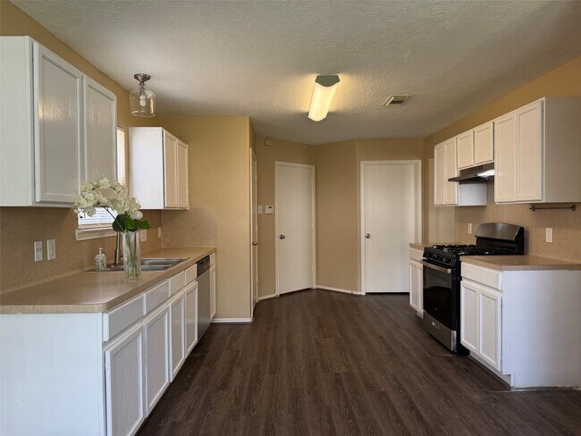 Building Photo - 1411 Hallcroft Ln