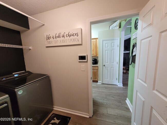 Building Photo - 906 County Rd 217