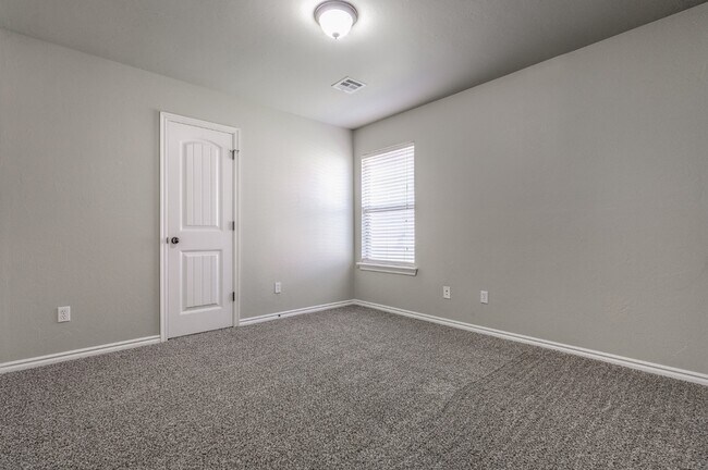 Building Photo - 6528 NW 163rd Terrace
