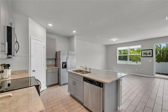 Building Photo - 3506 Joshua Tree St