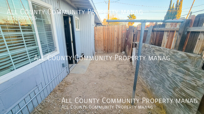 Building Photo - Move in Ready Studio in Twentynine Palms!