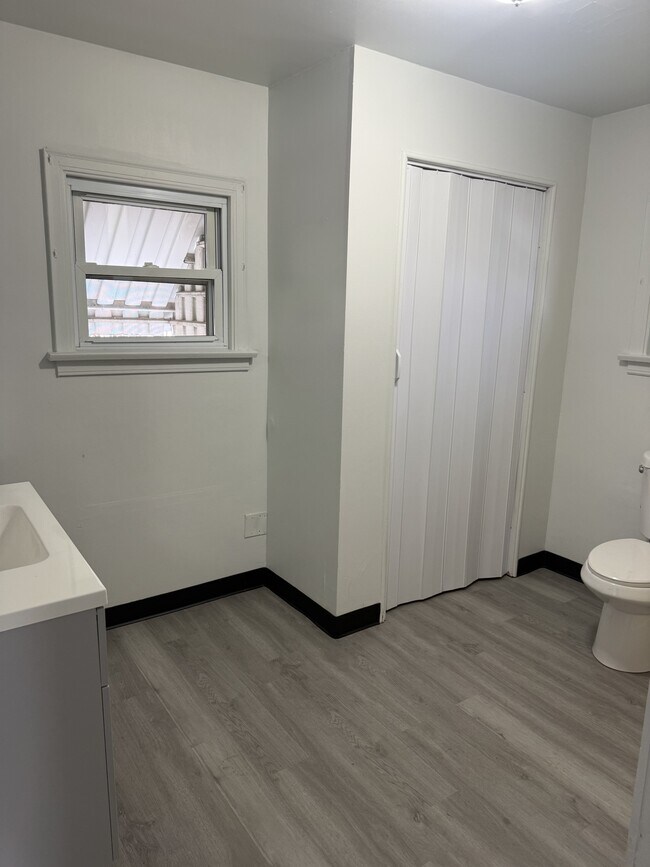 Building Photo - 506 8th St