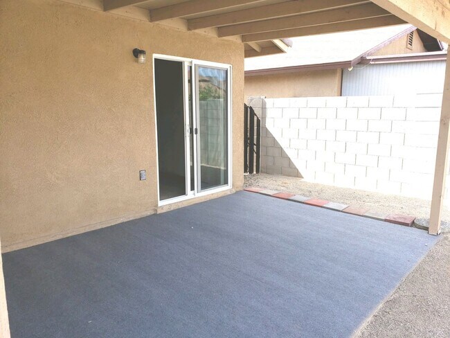 Building Photo - 3 bedroom/2 bath home for Rent