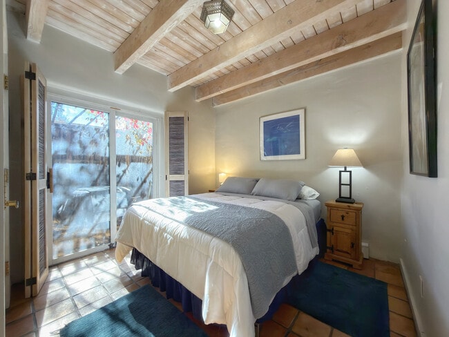 Building Photo - 624 Galisteo St