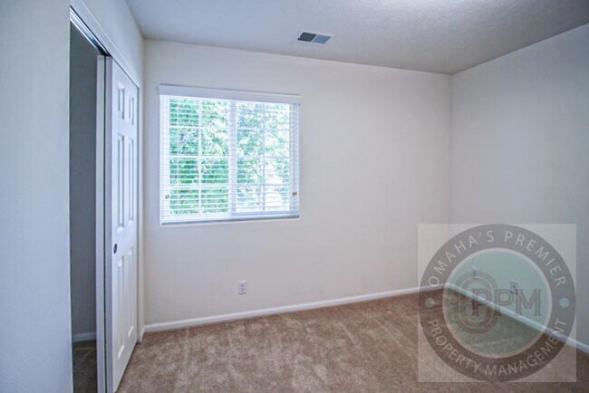Building Photo - Beautiful and Spacious 4 Bedroom 2.5 Bathr...