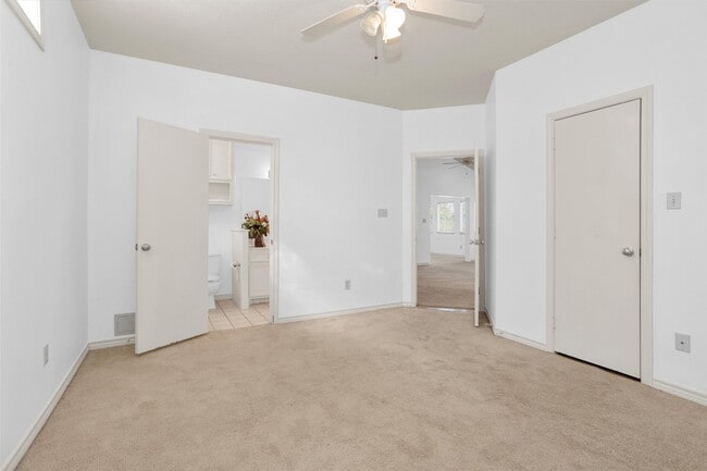 Building Photo - 106 Fairway View Ct