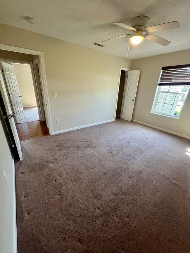 Building Photo - Quiet Neighborhood Charm with Everyday Con...