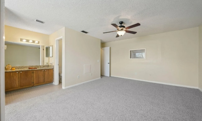 Building Photo - 2/2 townhome located near NAS Jax