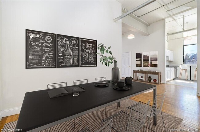 Building Photo - 390 Charles St