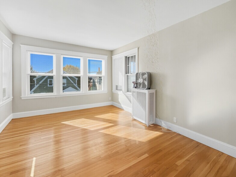 Primary Photo - 19 Stearns Ave