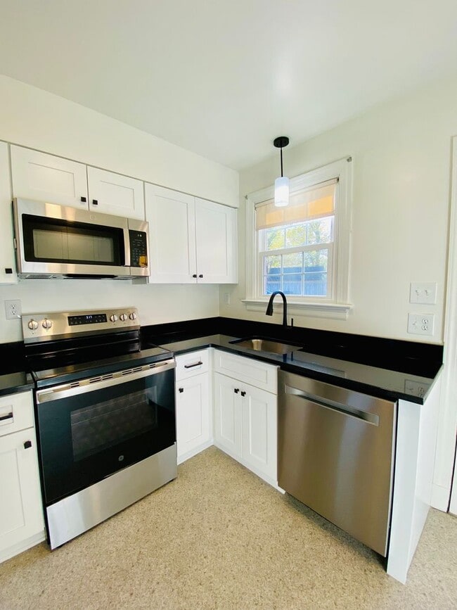 Building Photo - 3810 Hermitage Rd