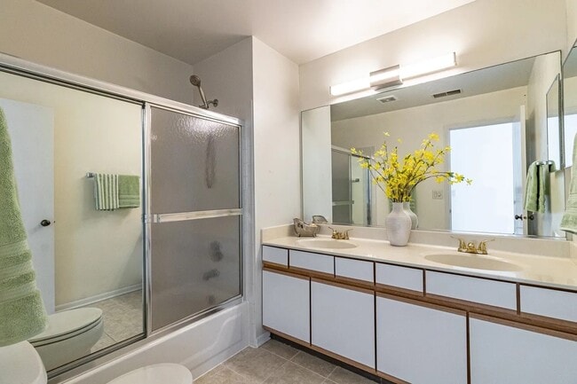 Building Photo - 1357 Newport St