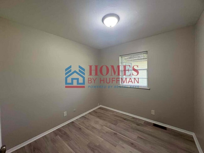 Building Photo - Two Bedroom Duplex | Move in Ready