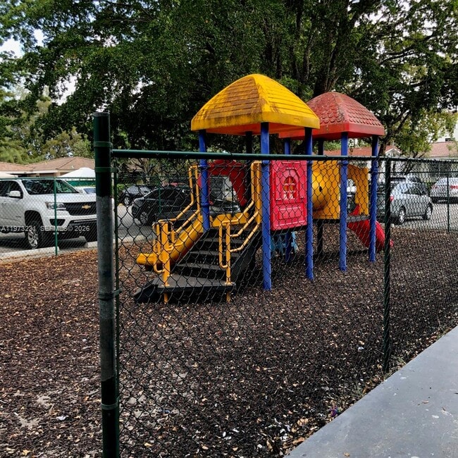 Building Photo - 17255 SW 95th Ave