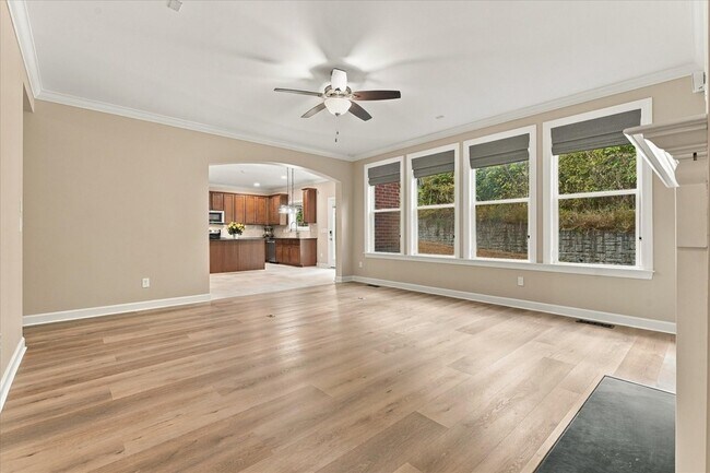 Building Photo - 1414 Chantilly Ln