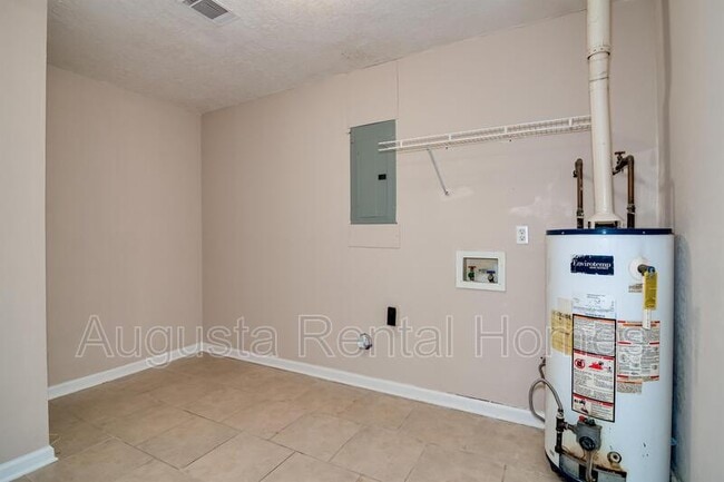 Building Photo - 3453 Pine Hill Rd