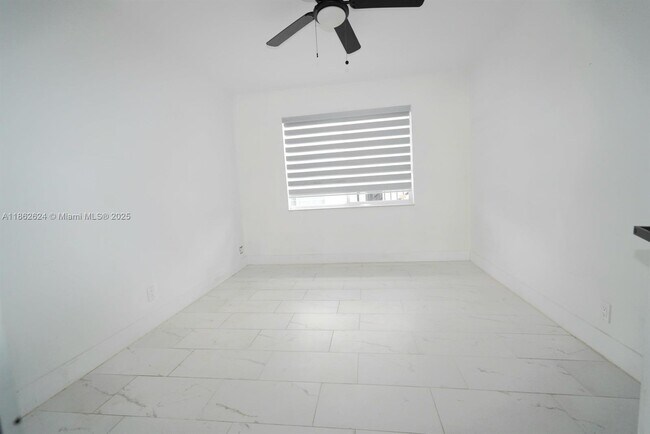 Building Photo - 815 W 39th St