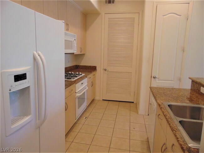 Building Photo - 44 E Serene Ave