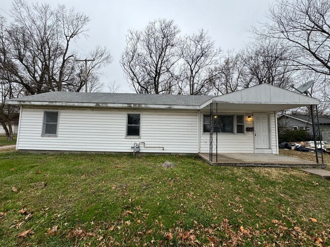 Primary Photo - 3 bedroom/1 bath house w/shed