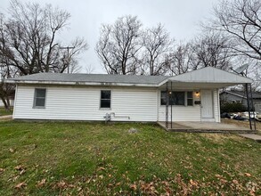 Building Photo - 3 bedroom/1 bath house w/shed