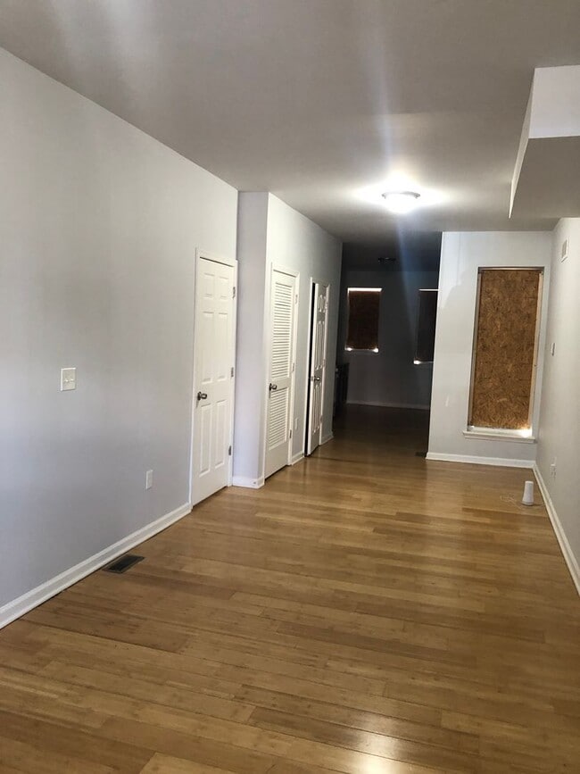 Building Photo - Approved 2 or 3 Bedroom Voucher 1.5 Bathroom