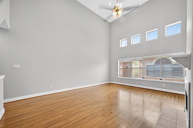 Building Photo - 2705 Rutland St