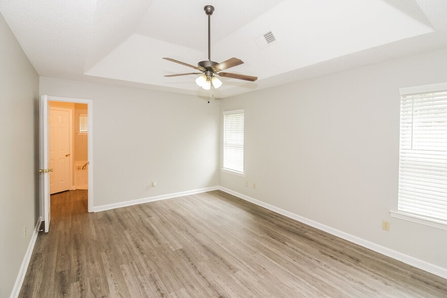 Building Photo - 1401 Carlton Ridge Dr