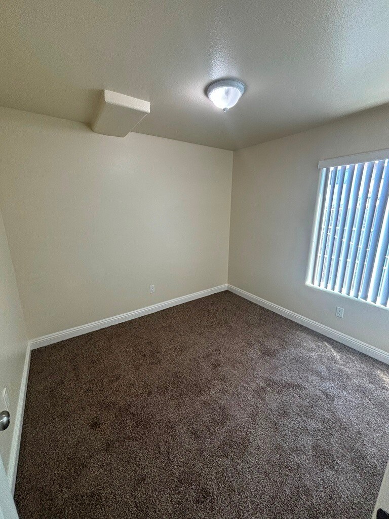 Building Photo - 113 W 104th St