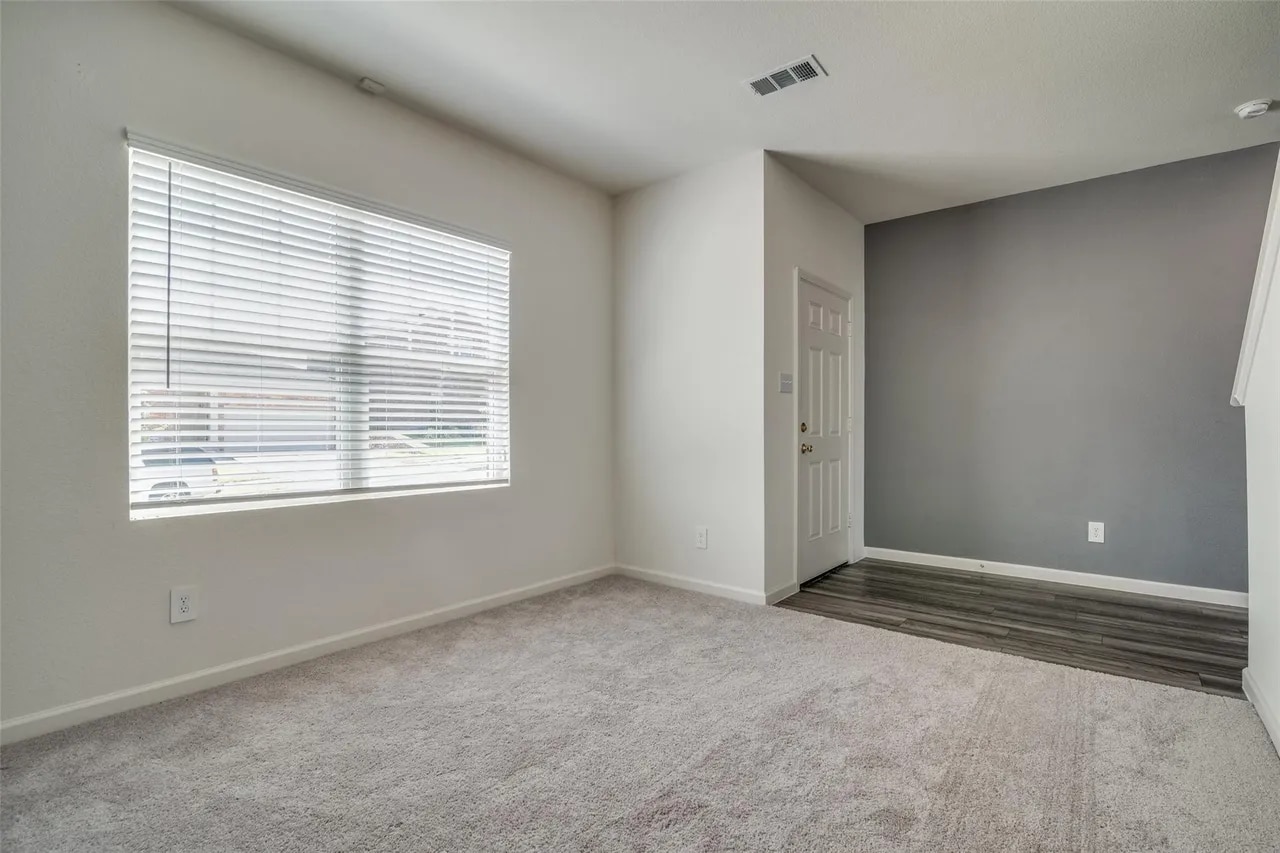 Building Photo - 731 Yorkshire Dr