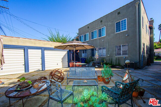 Building Photo - 1117 Longwood Pl