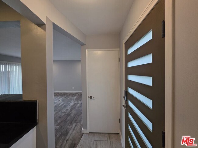 Building Photo - 210 S Lucia Ave