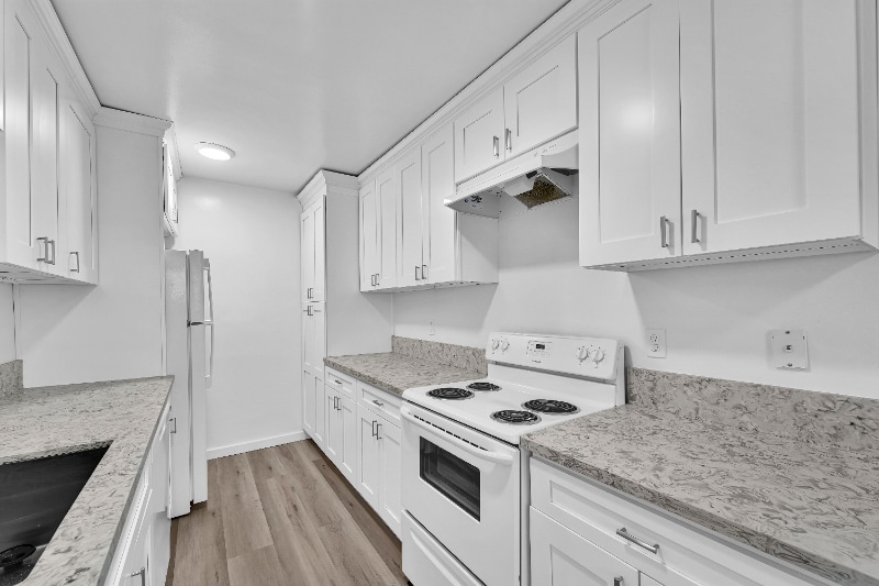 Building Photo - 1009 N Edinburgh Ave