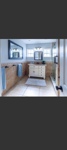 Building Photo - 6014 Hoover Ave