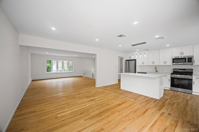 Building Photo - 26 Ravine Rd