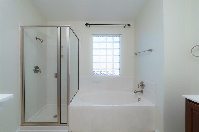 Building Photo - 8528 Harrier Dr