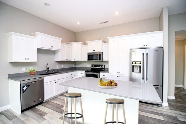 Building Photo - Exquisite 2- Bedroom Home with Modern Eleg...