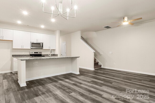 Building Photo - 990 Shearer Rd